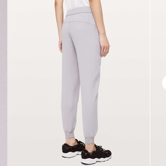 Lululemon on the fly Jogger - Picture 3 of 11
